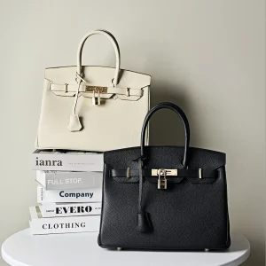Amanda frontbackground handbag shoulderbag crossbody balckbone 1352x