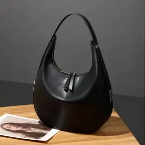 Levi frontbackground handbag shoulderbag crossbody black 1280x