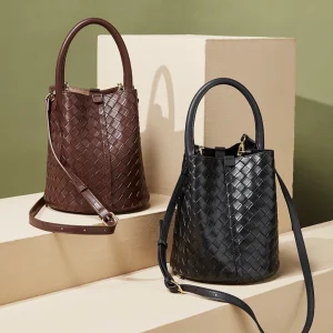 Megan frontbackground handbag shoulderbag crossbody blackchocolate 1272x